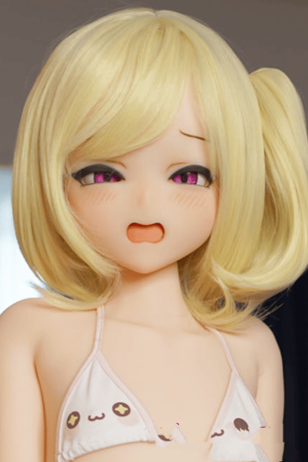 色気あふれる美女、130cmのEma-BヘッドTPE製ラブドール。AAカップのバストにS-TPE製のカスタマイズ品、オーラル機能付きのダッチワイフとしてリアルドールをお手頃価格で提供。
